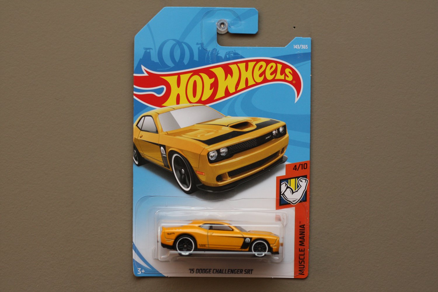 Hot Wheels 2018 Muscle Mania '15 Dodge Challenger SRT Hellcat (yellow)