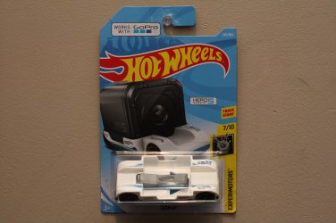 hot wheels zoom in white