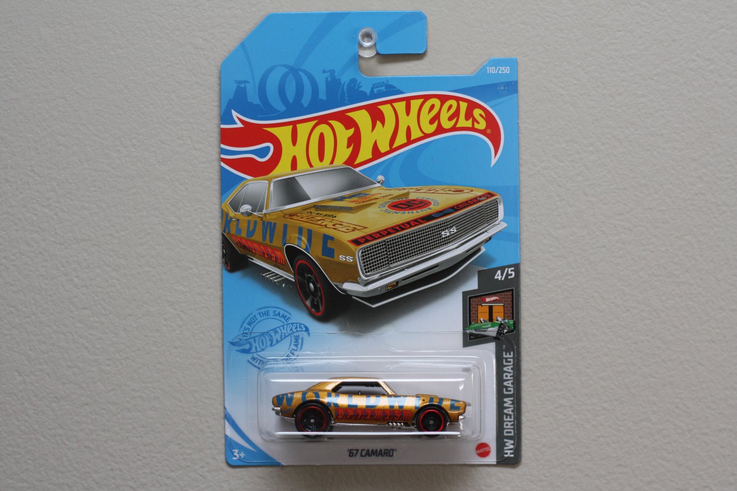 Hot Wheels 2021 HW Dream Garage '67 Camaro (gold)