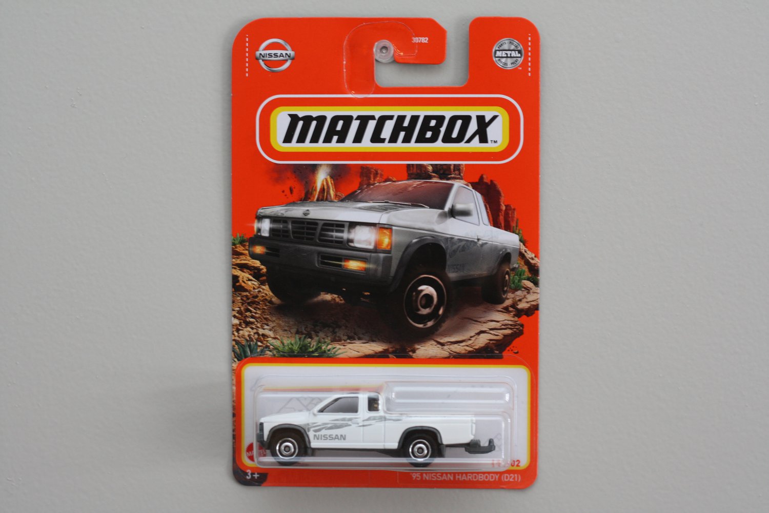 Matchbox 2022 #17/102 '95 Nissan Hardbody [D21] (white)