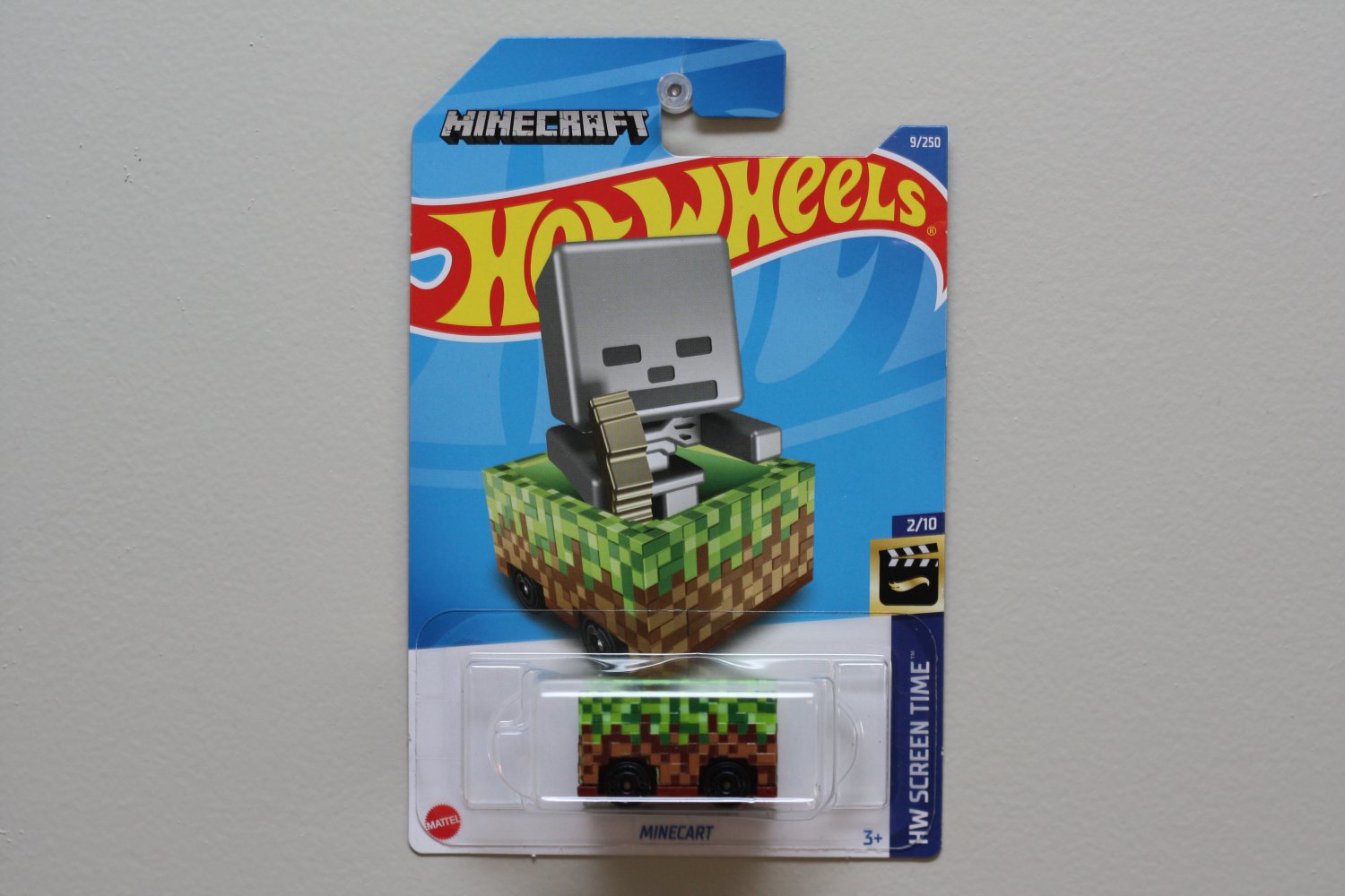 Hot Wheels 2022 HW Screen Time Minecraft Minecart (grass) (SEE CONDITION)