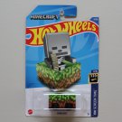 Hot Wheels 2022 HW Screen Time Minecraft Minecart (grass) (SEE CONDITION)