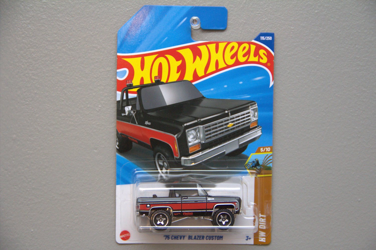 Hot Wheels 2025 HW Dirt '75 Custom Chevy Blazer (black)