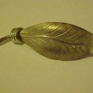 VINTAGE PALE GOLDTONE LEAF PIN BROOCH VINTAGE PALE GOLDTONE LEAF PIN BROOCH