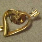 LOVELY AVON ARROW THRU HEART GOLD TACK HAT PIN BROOCH LOVELY AVON ARROW THRU HEART GOLD TACK HAT PIN BROOCH