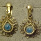VINTAGE ORNATE BLUE STONE GOLD TONE SCREW BACK EARRINGS VINTAGE ORNATE BLUE STONE GOLD TONE SCREW BACK EARRINGS