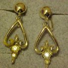 VINTAGE DANGLE GOLD TONE DANGLE SCREW BACK EARRINGS