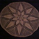 VINTAGE NEVER USED BEAUTIFUL HAND MADE ROUND 26" ECRU SNOWFLAKE PINEAPPLE DOILY