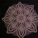 VINTAGE NEVER USED BEAUTIFUL HAND MADE ROUND 25" ECRU SNOWFLAKE PINEAPPLE DOILY