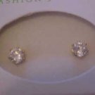 BRAND NEW BEAUTIFUL NEW SOLITAIRE ZIRCONIA PIERCED EARRINGS BRAND NEW BEAUTIFUL NEW SOLITAIRE ZIRCONIA PIERCED EARRINGS
