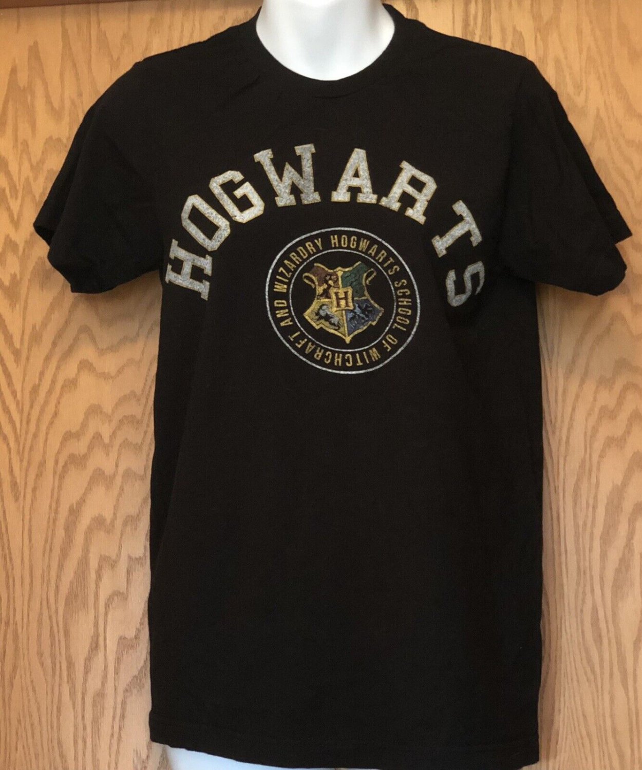 Harry Potter Black T-shirt Size Small Hogwarts School Witchcraft & Wizardry