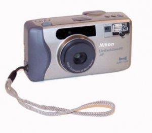 NIKON ZOOM QD 80 AF Camera - 35mm - lens: 38 - 80  mm Macro Panorama Quartz Date