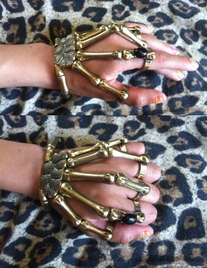 Antique Gold W Black Stone Skeleton Hand Bone Talon Claw Skull Antique Gold W Black Stone Skeleton