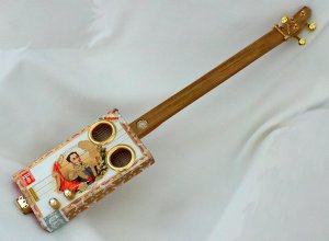 CIGAR BOX GUITAR (SOLD! Sorry, but there are more to choose from at www.toelar.co.uk)