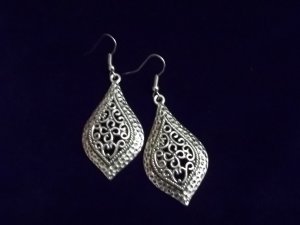 INTRICATE DESIGN FASHION DANGLE EARRINGS
