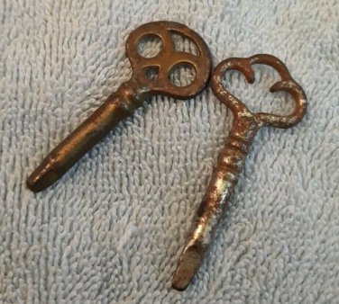 Nice Pair (2) Of Antique Triangle Blade Skeleton Keys Sewing Machine Piano
