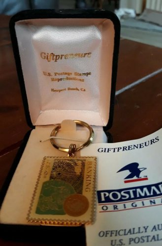 Giftpreneurs USPS Postmark Originals Keychain BANKING Gold Tone Original Box