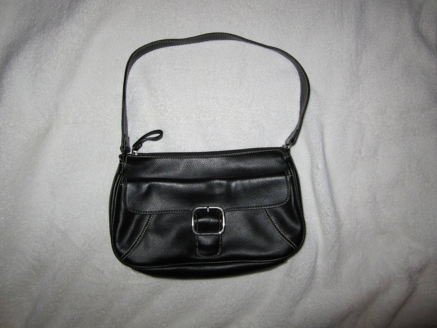 VILLAGER LIZ CLAIBORNE SATCHEL PURSE Black Faux Leather Handbag