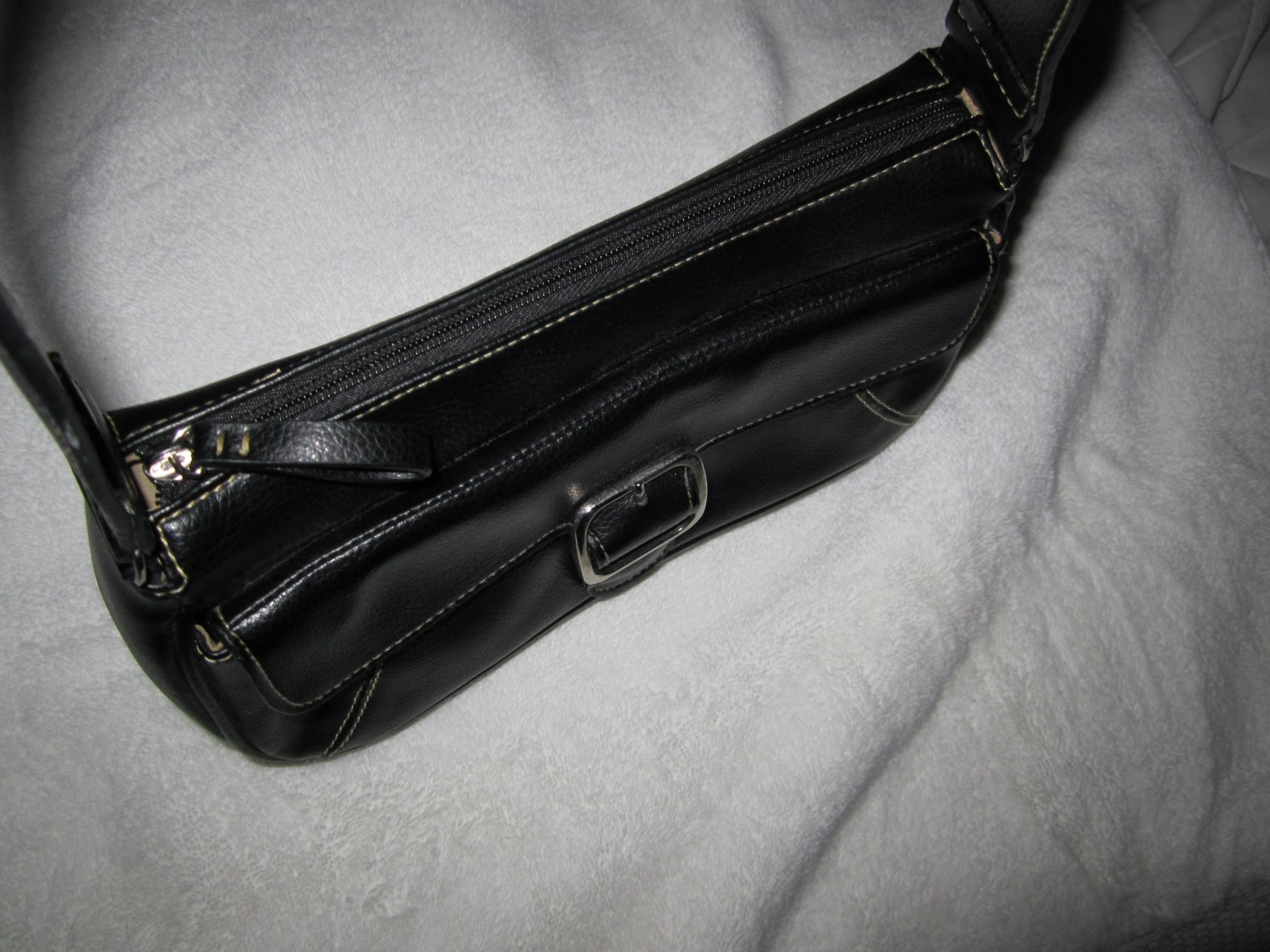 VILLAGER LIZ CLAIBORNE SATCHEL PURSE Black Faux Leather Handbag