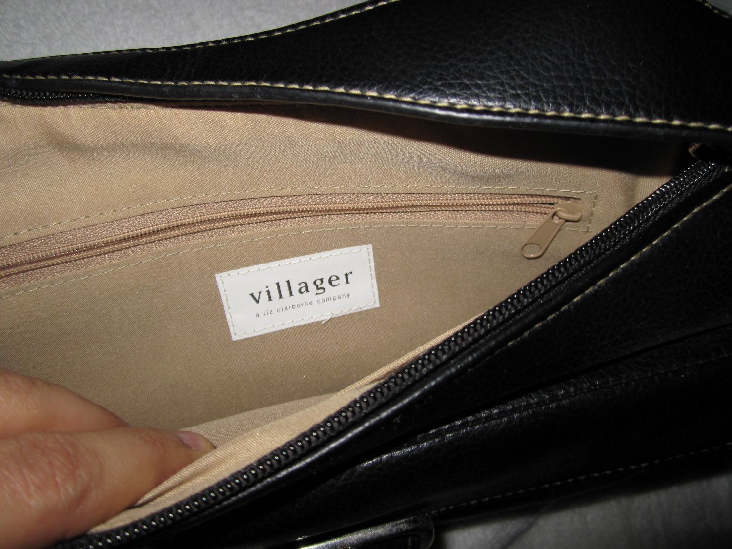 VILLAGER LIZ CLAIBORNE SATCHEL PURSE Black Faux Leather Handbag