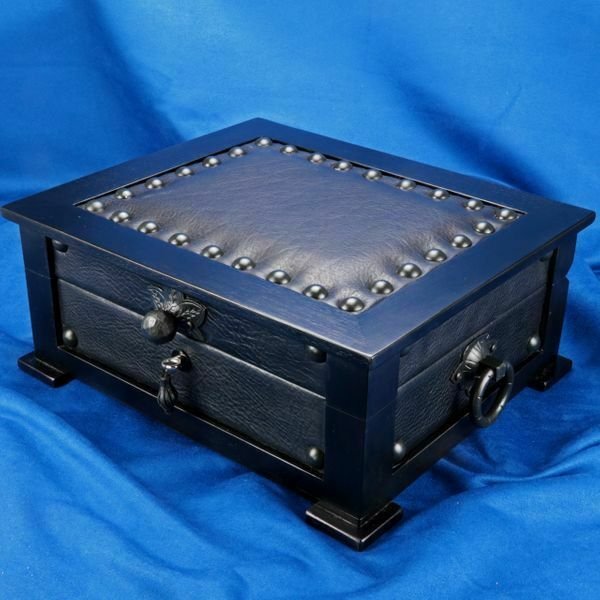 The "Chesterfield" Humidor - 60/70 Count (Black)