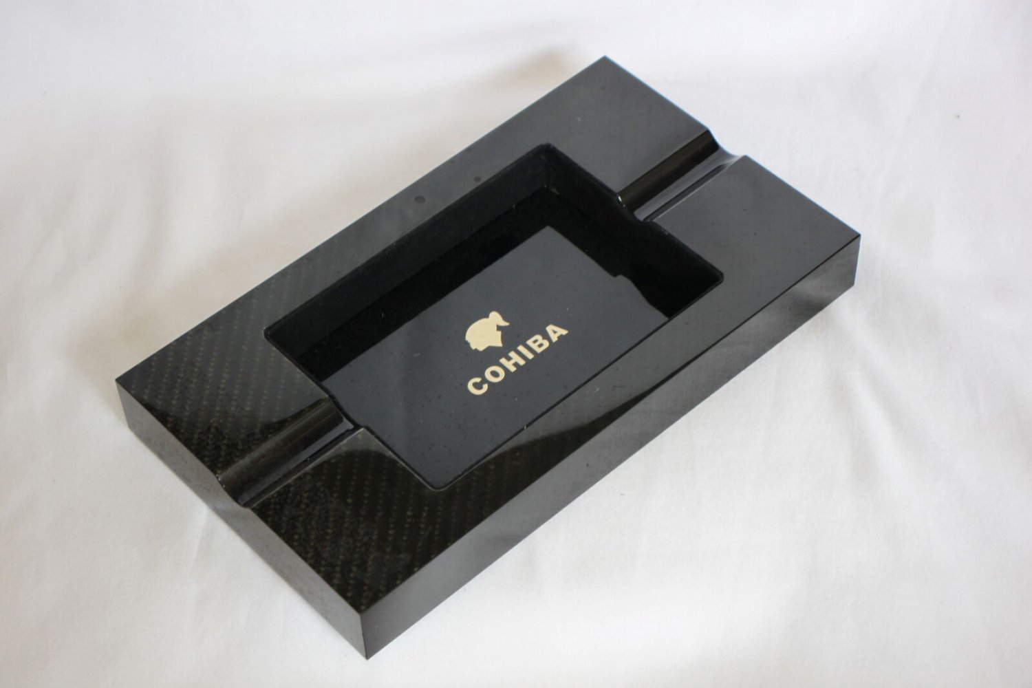 CARBON FIBER CIGAR ASHTRAY WITHOUT GLASS INSERT ASHTRAY SHOWROOM MODEL