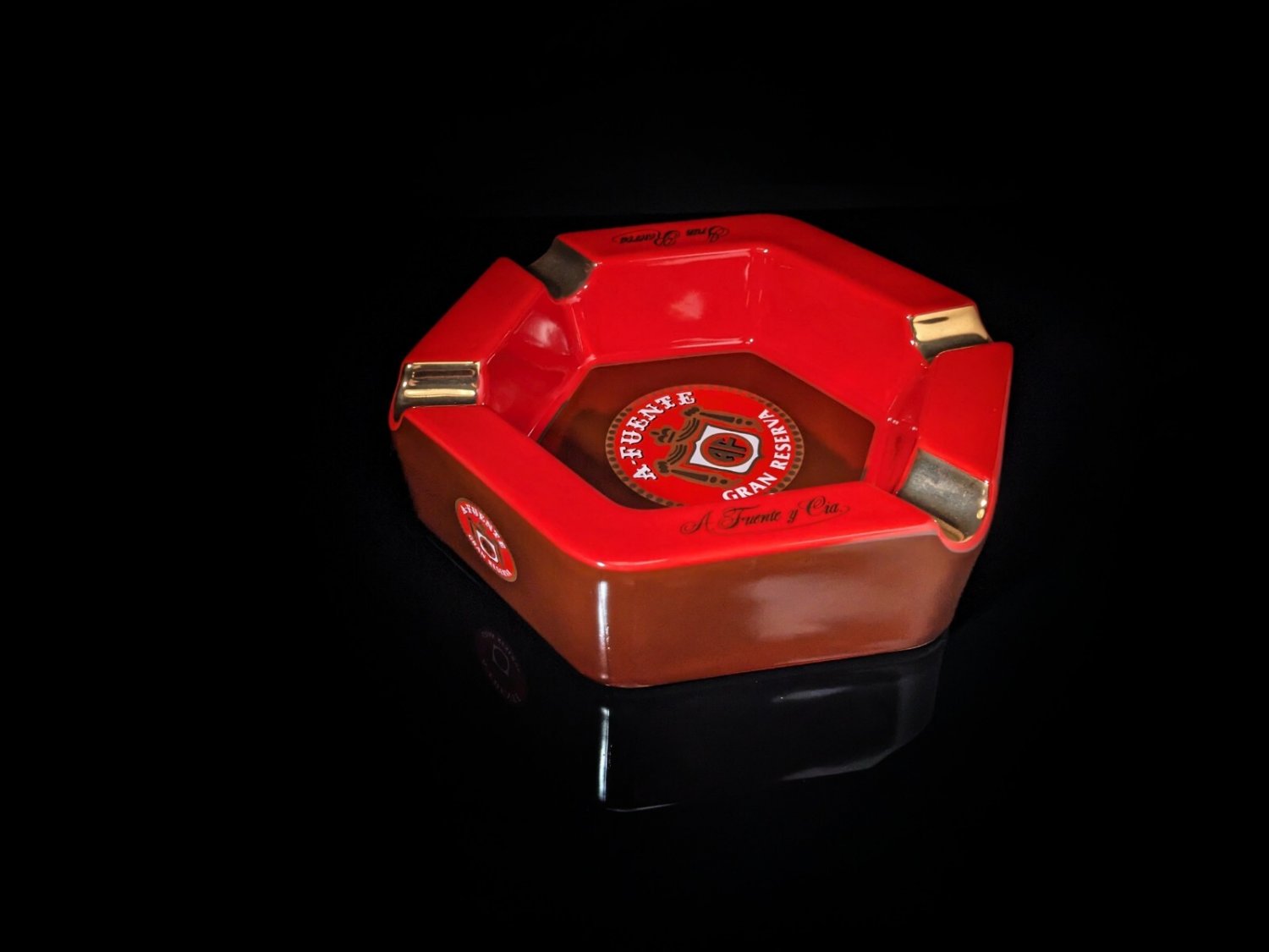 A Fuente  Gran Reserva Red Ceramic Ashtray  Measures 10.5" Wide NIB