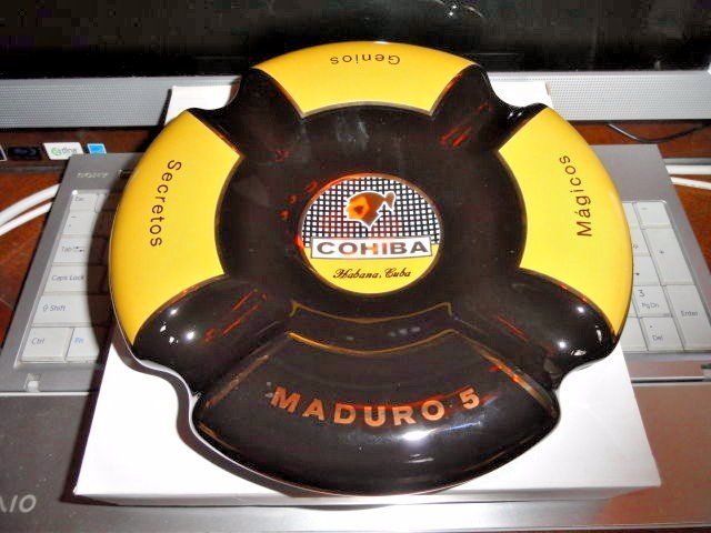Ceramic Cigar Ashtray Genios Measures 8" Diameter NIB