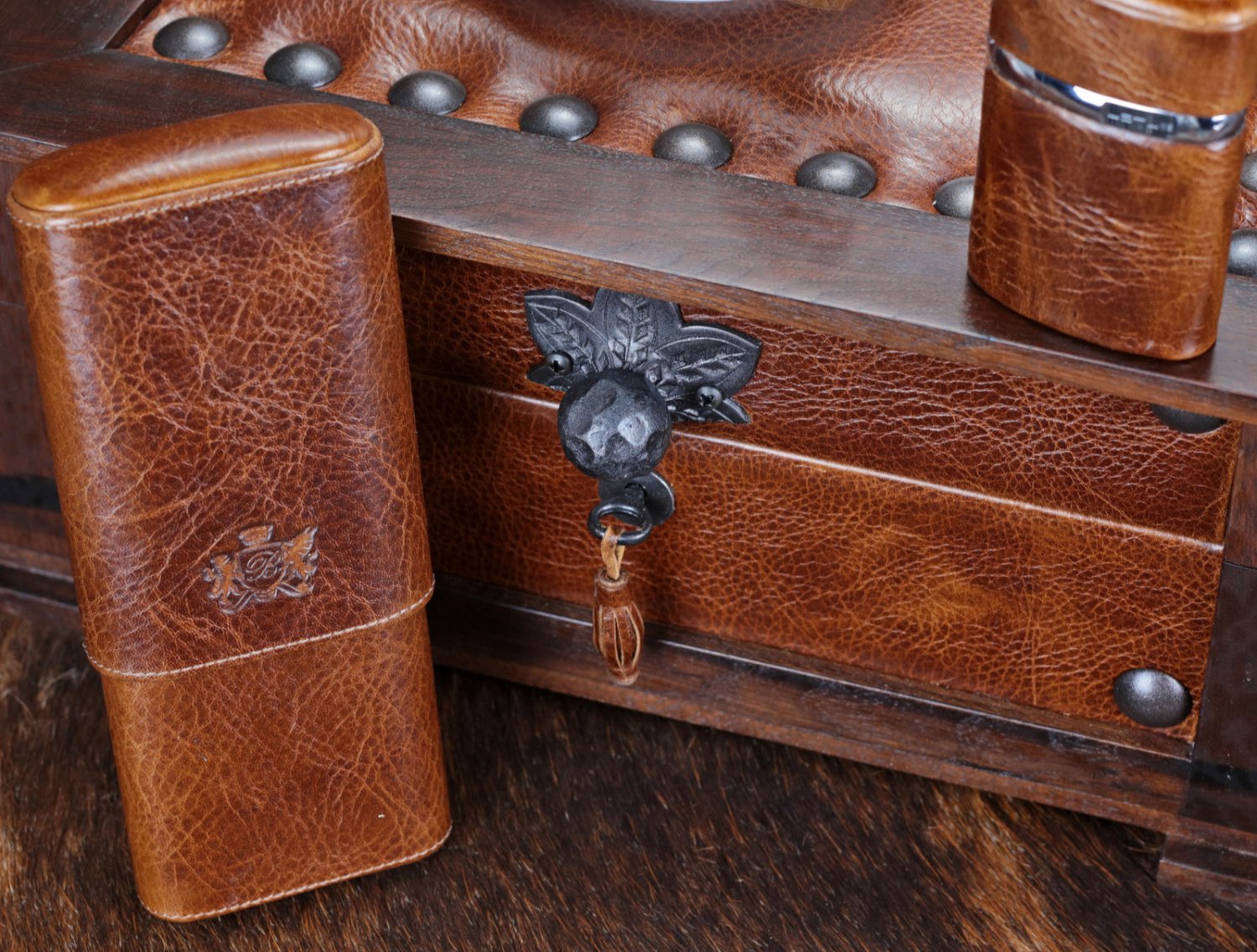 Brizard Chesterfield Solid Wood Airflow Humidor with  case & table lighter
