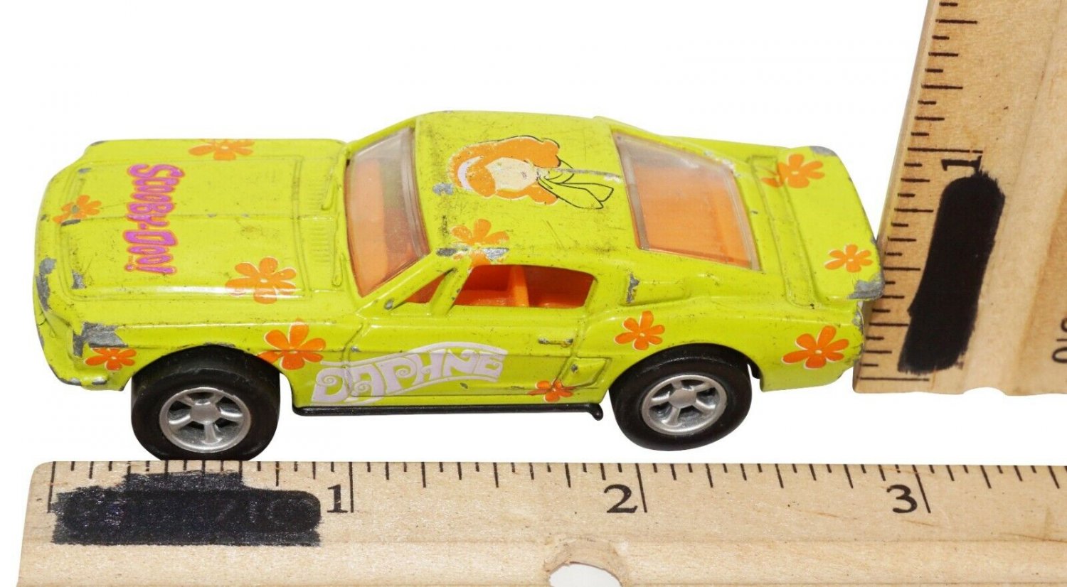 DAPHNE SCOOBY DOO DIECAST VINTAGE CAR 68 FORD MUSTANG RACING CHAMPIONS