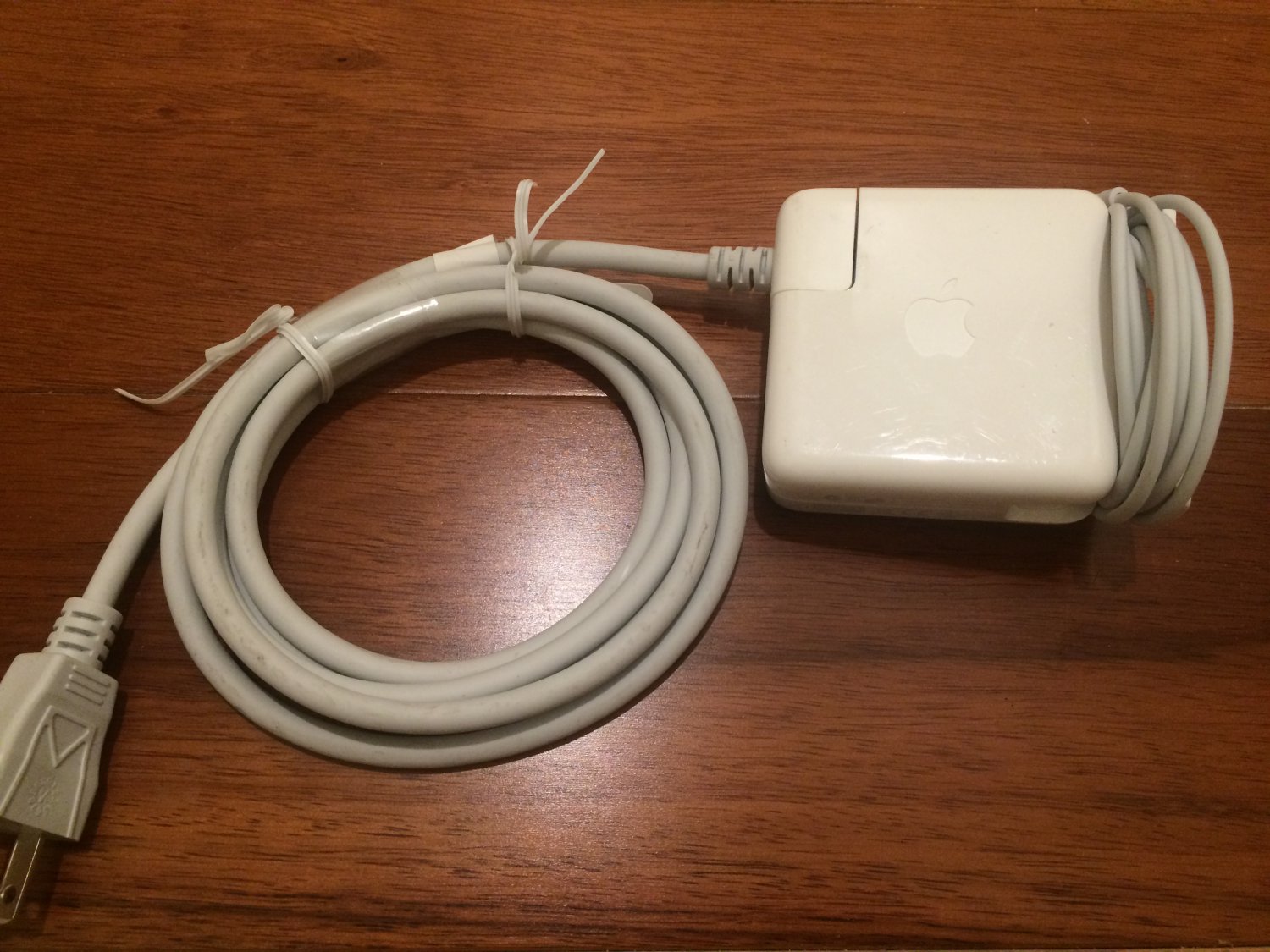 Genuine Apple MacBook Pro 60W Magsafe Power Charger L Tip with Extension Cord