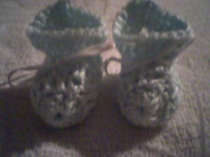 bAby green newborn baby booties
