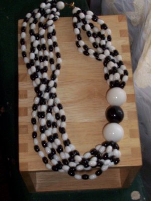 80's Vintage Black and White Bead Necklace