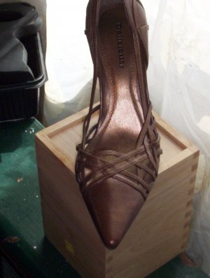 Delicious Size 9 Bronze Heels NWOB