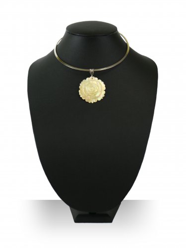 Handmade Natural Sea Shell Pendant with Stainless Steel Choker