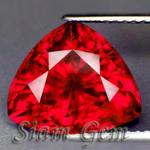 3.7ct. RARE NATURAL DEEP PIGEON BLOOD RED RUBY TRILLION VVS