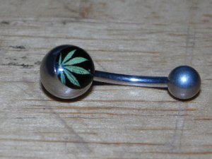 Pot Leaf Black Navel 166