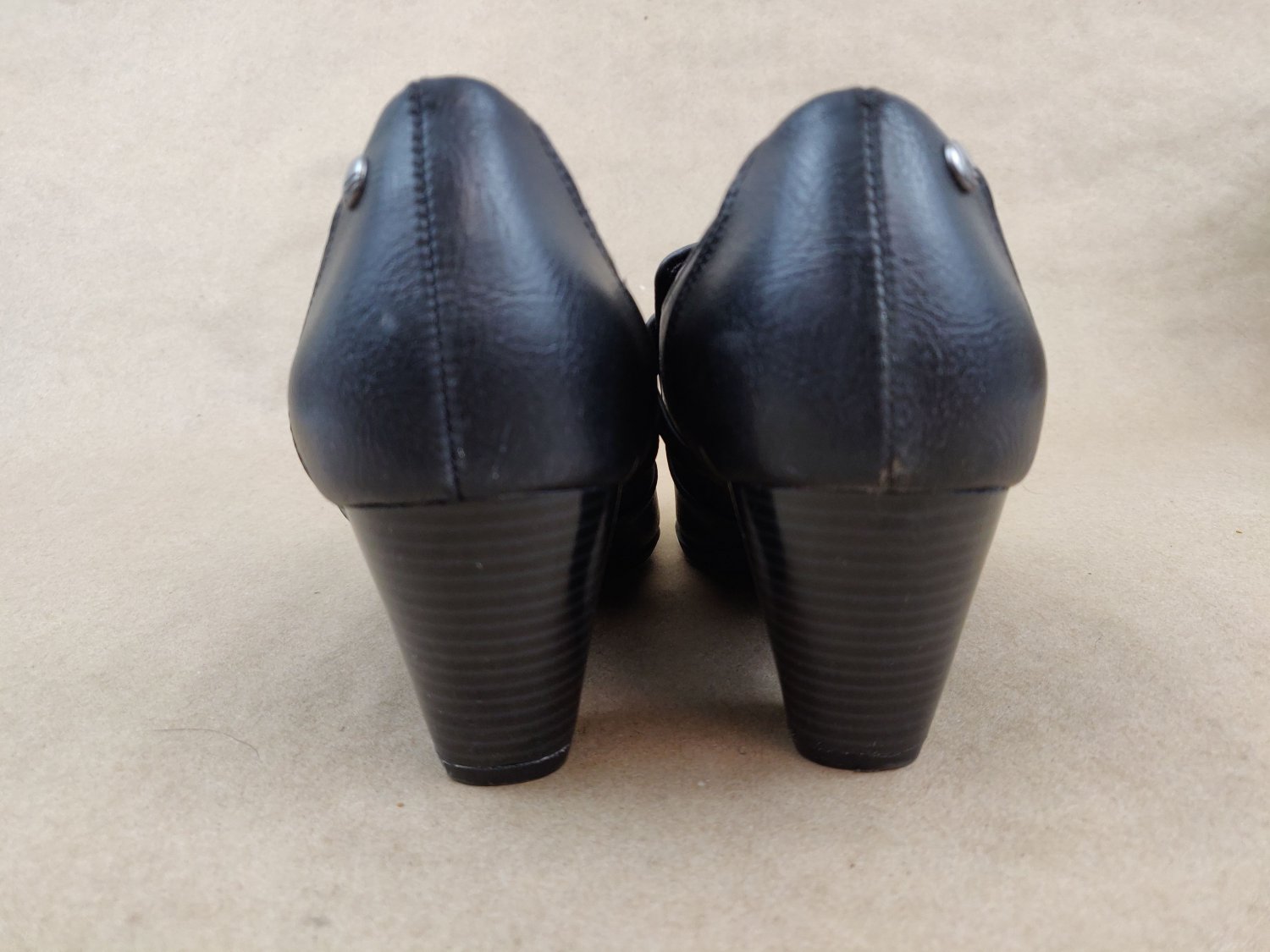 Life Stride Black Leather Pumps Heels