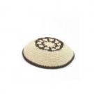 16 cm knitted kippah in cream with embroidery