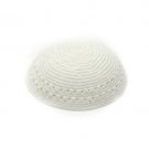 20 cm knitted white kippah with swirling pattern