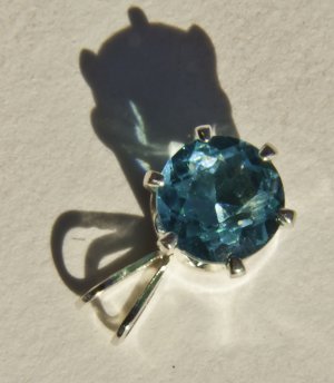 Apatite, 1.31 cts., Faceted Round, 7 mm.