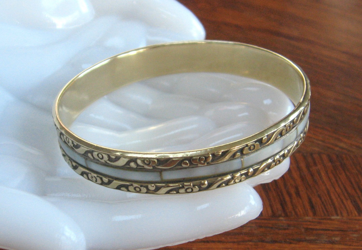 Mother of Pearl Brass Bangle Bracelet Retro 1970s Vintage Jewelry