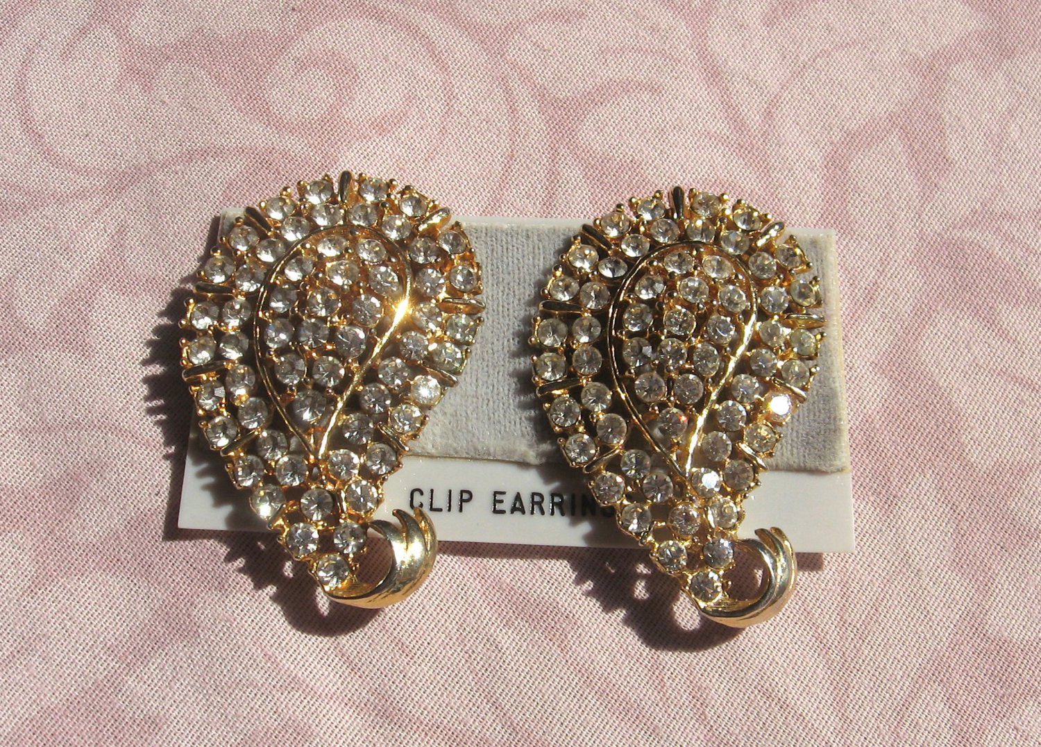 Large Sparkly Glitzy Stone Clip On Earrings Retro 116 Stones Vintage