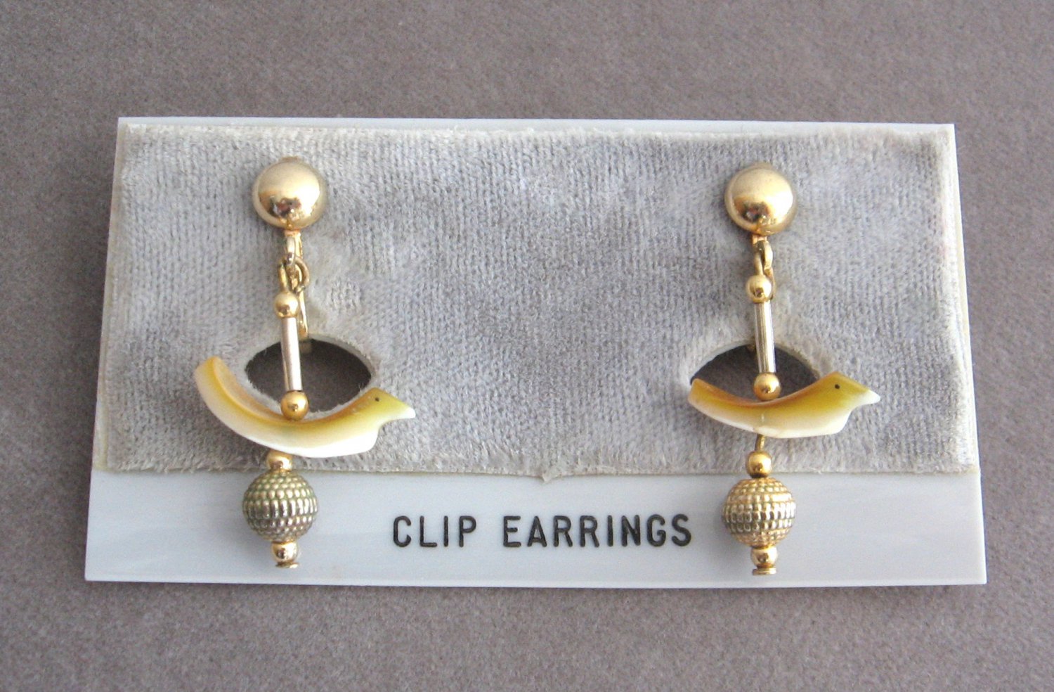 Handcarved Bird Stone Dangle Clip On Earrings Vintage Jewelry 1950s