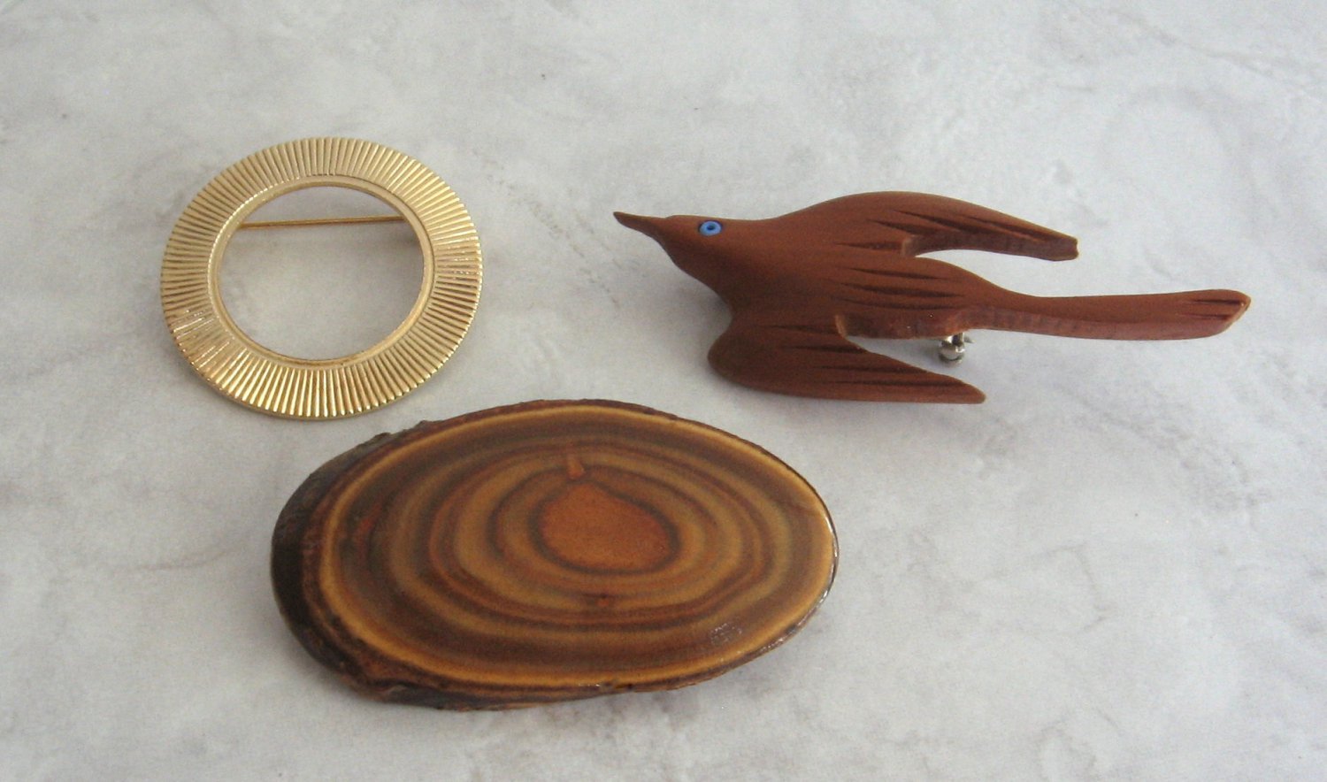 3 Pins Brooches Wooden Carved Bird Gold Circle Brooch Handcrafted