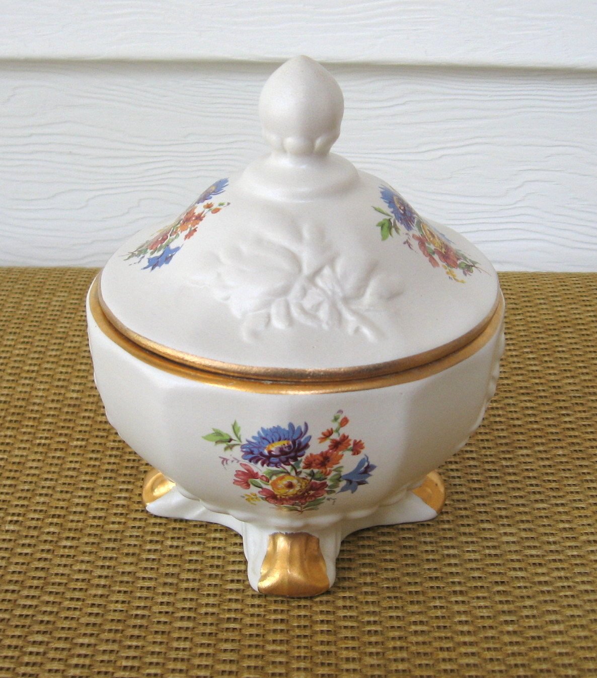 House of Fuller White Raised Flower Porcelain Candy Dish & Lid Trinket