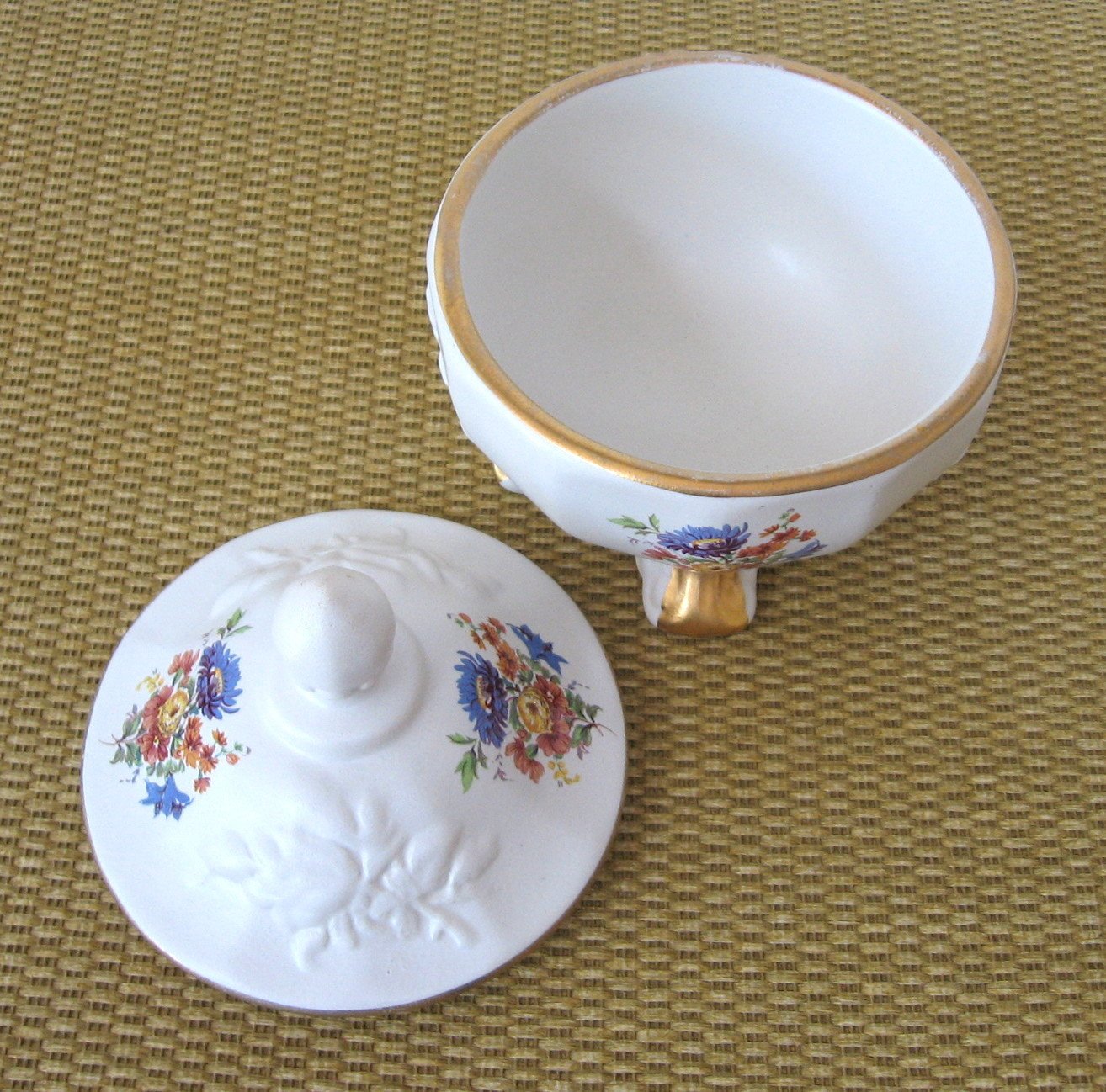 House of Fuller White Raised Flower Porcelain Candy Dish & Lid Trinket