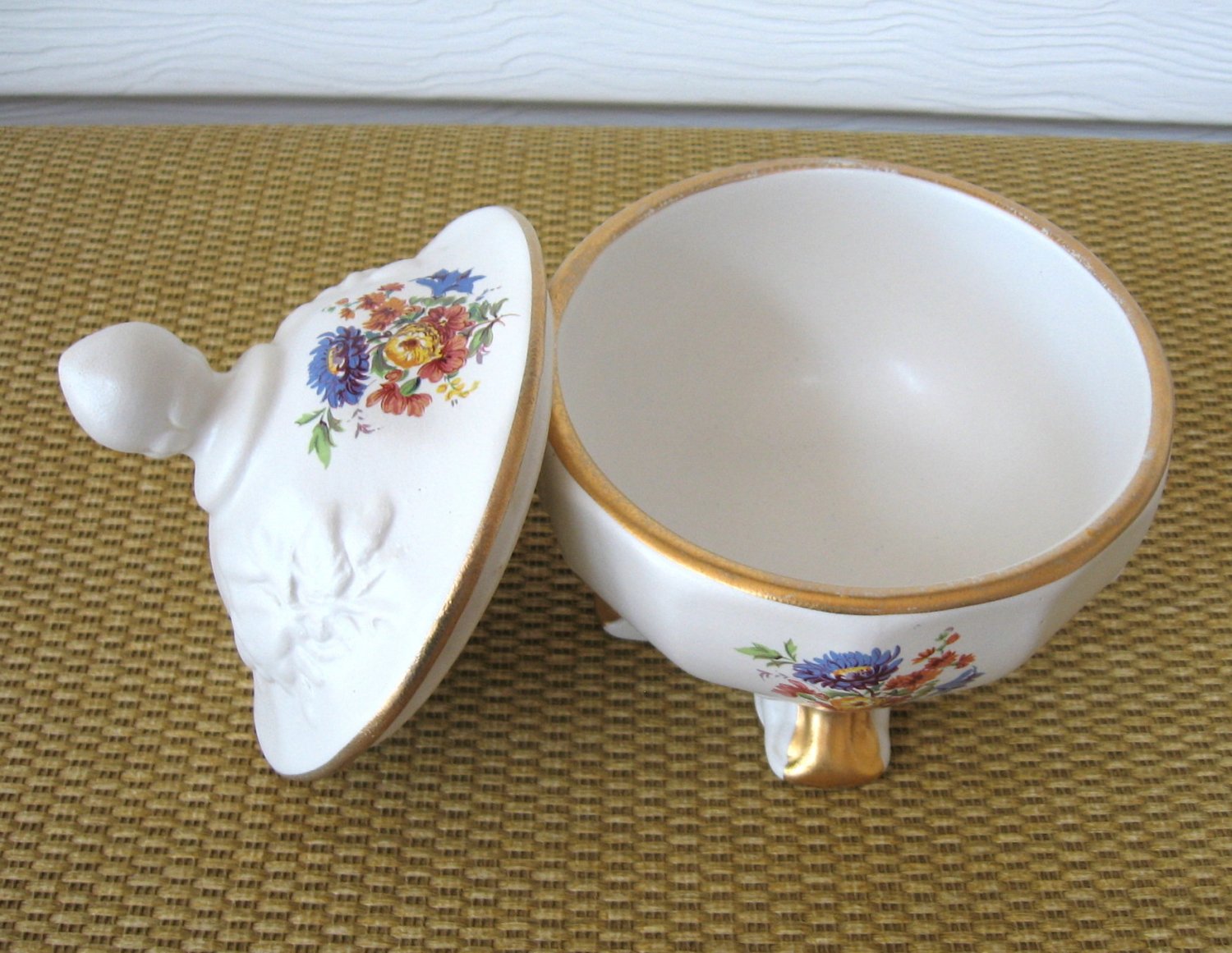 House of Fuller White Raised Flower Porcelain Candy Dish & Lid Trinket