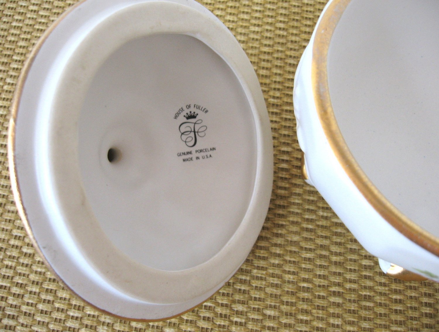 House of Fuller White Raised Flower Porcelain Candy Dish & Lid Trinket