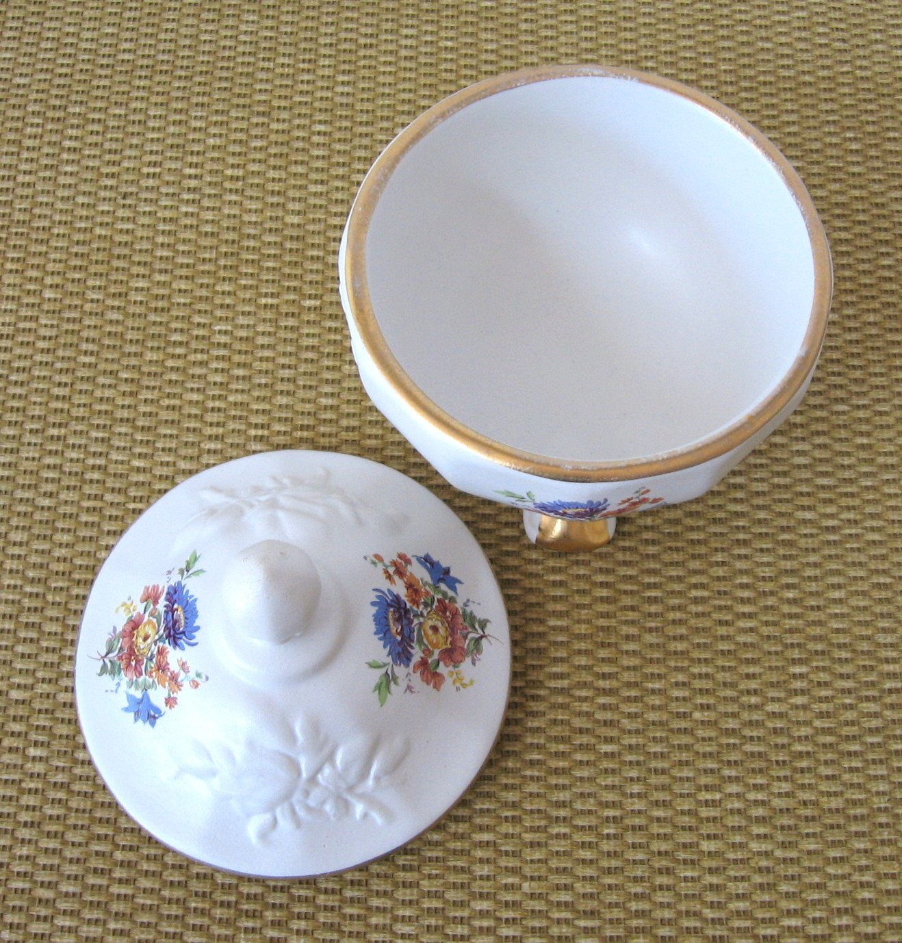 House of Fuller White Raised Flower Porcelain Candy Dish & Lid Trinket